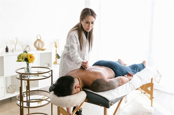 What to Expect from a Remedial Massage Therapist and Why More Australians Are Booking In