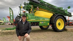Farmers get a glimpse of John Deere's first three-metre wide trail sprayer