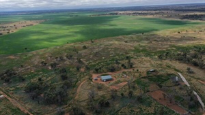 Versatile exclusion fenced country with productive floodplain cultivation